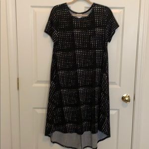 VGUC LuLaRoe Carly dress in B&W Geometric print